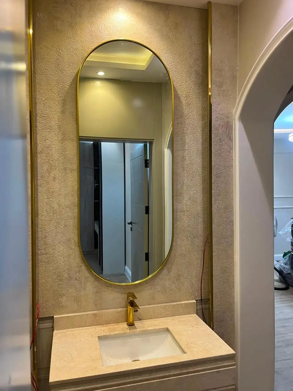 مرآة ديكورية مضيئة ليد مودرن - مؤسسة الابتكار للزجاج بجدة